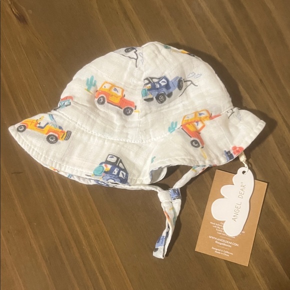 Angel Dear White Baby Hat with Colorful Vehicle Print - Picture 1 of 2